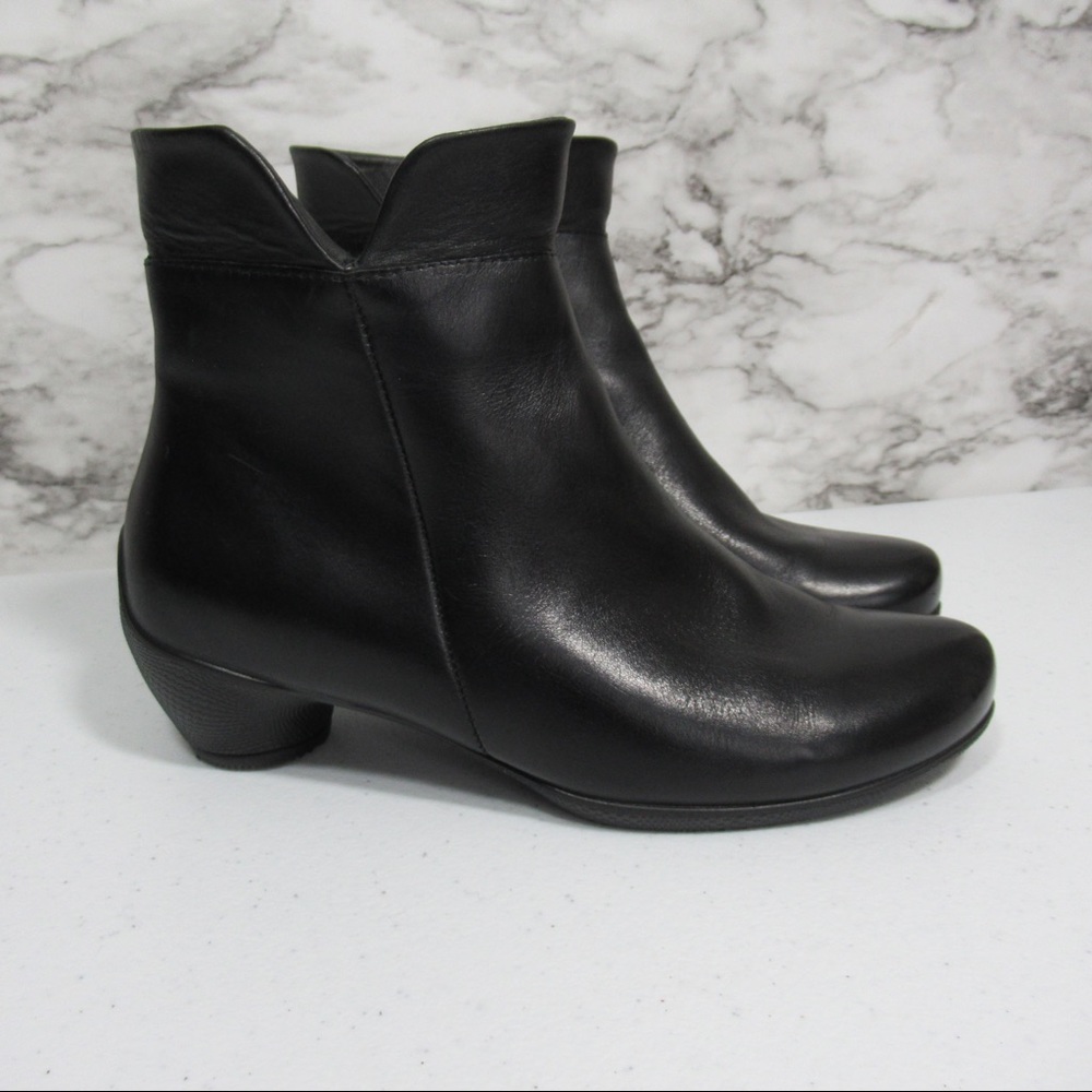 Ecco Sculptured Leather Ankle Boots Size 6 | Black